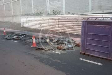 Queman varios contenedores ubicados en una calle de Los Llanos de Telde (Foto TA)